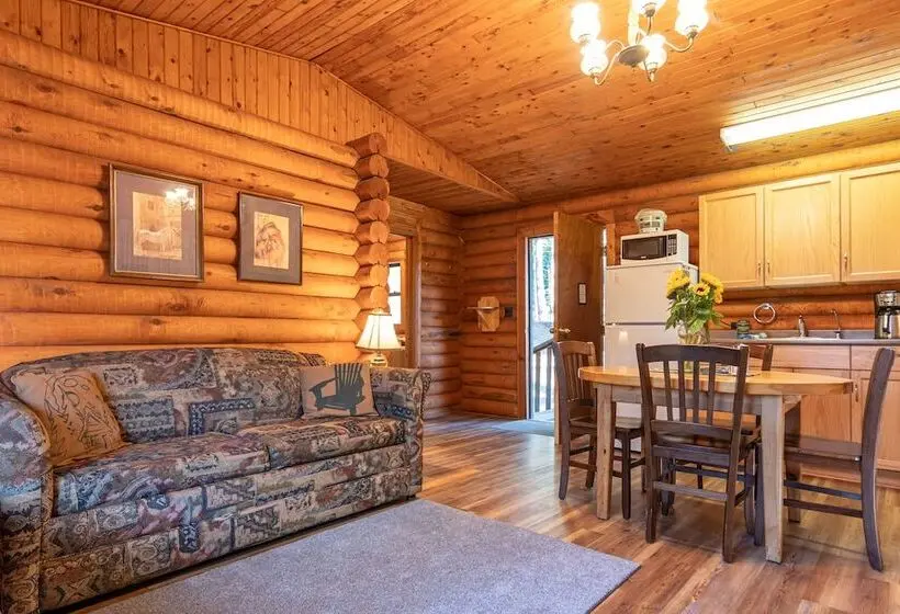 Maja/Mökki, Cusheon Lake Resort