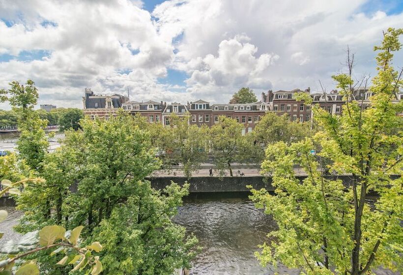 סוויטה, Amstel Corner