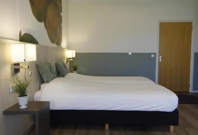 2 Bedroom Family Suite, And Restaurant Van Saaze
