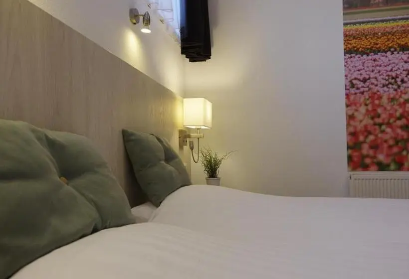 2 Bedroom Family Suite, And Restaurant Van Saaze