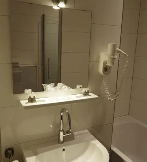 Superior Room, And Restaurant Van Saaze