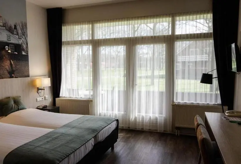 Superior Room with Balcony, And Restaurant Van Saaze