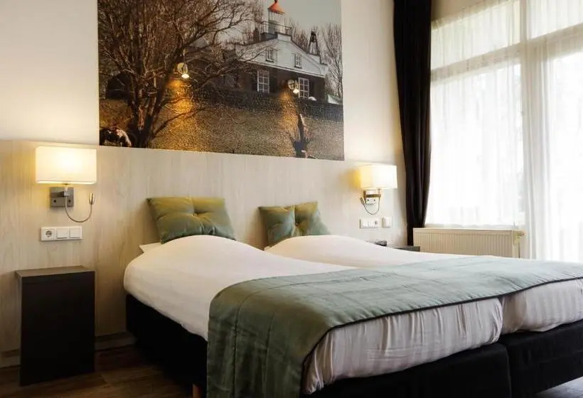 Superior Room with Balcony, And Restaurant Van Saaze
