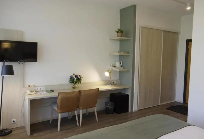 Superior Room with Balcony, And Restaurant Van Saaze