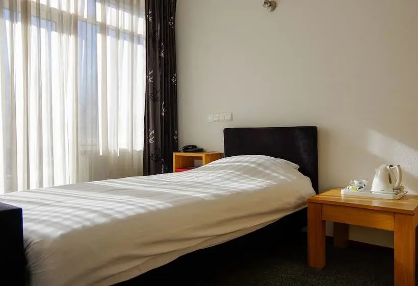 Comfort Single Room, And Restaurant Van Saaze