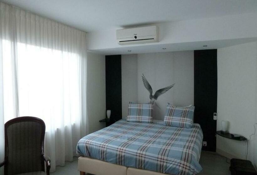 Номер Deluxe, Centraal