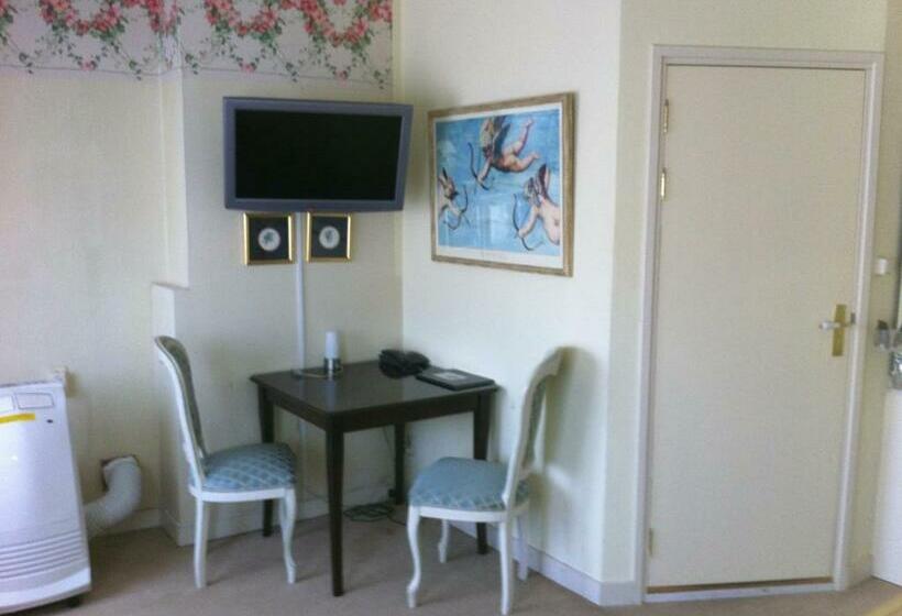 Номер Deluxe, Centraal