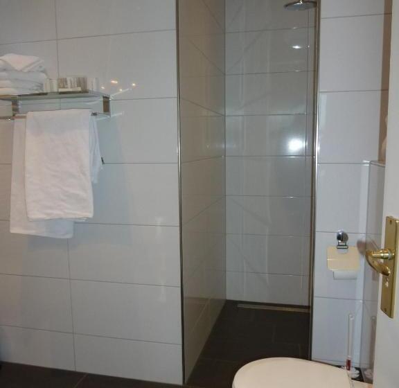 Номер Deluxe, Centraal