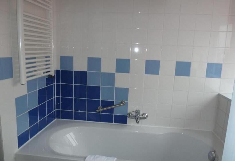 Номер Deluxe, Centraal