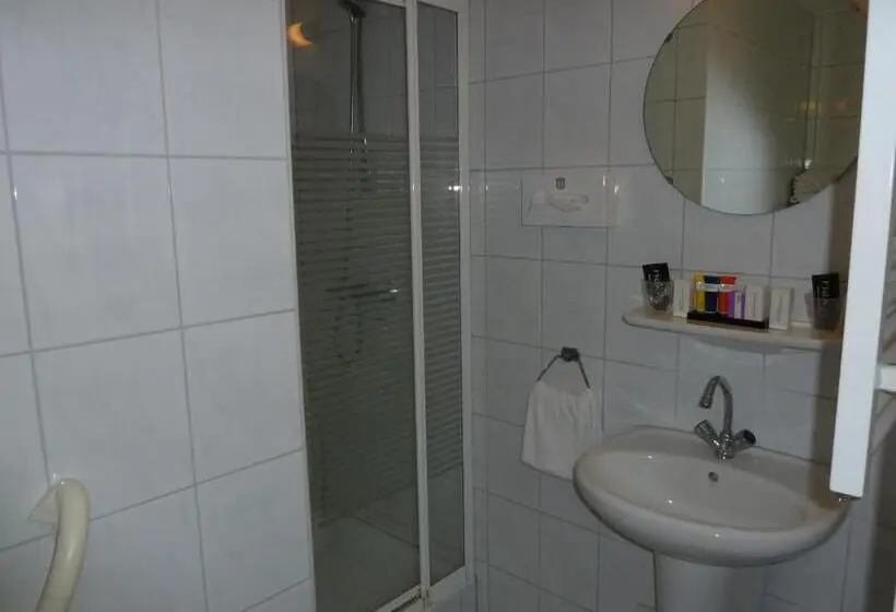 ベーシックルーム, Centraal