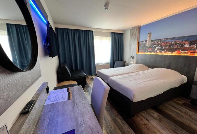 带观景的标准间, Nap