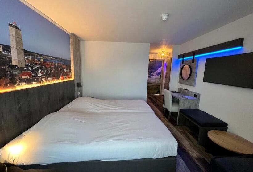 带观景的标准间, Nap