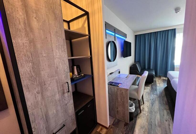 带观景的标准间, Nap