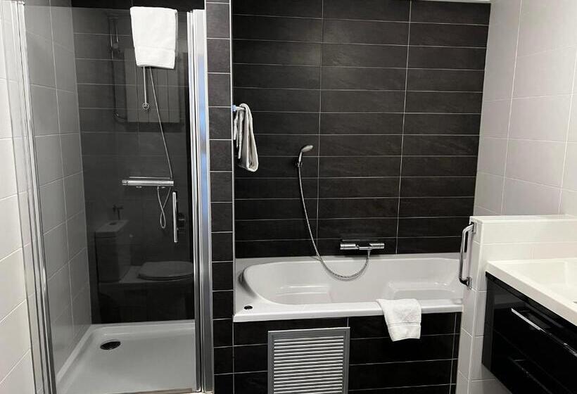 带城市景观的套间, Nap