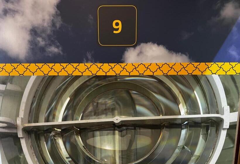 带城市景观的套间, Nap