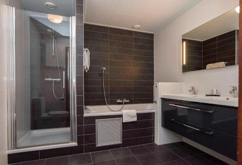 带城市景观的套间, Nap