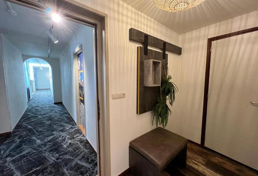 带城市景观的套间, Nap