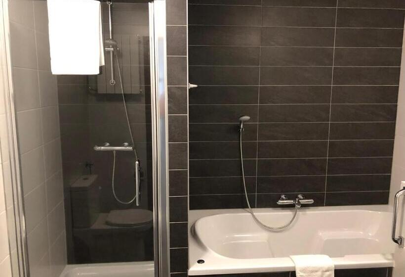 带城市景观的套间, Nap