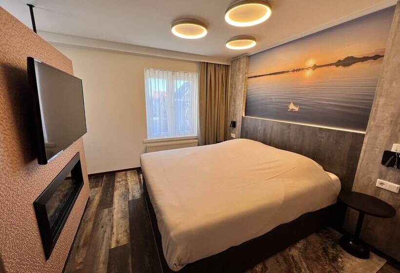 带城市景观的套间, Nap