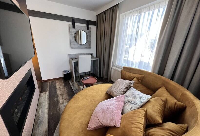 带城市景观的套间, Nap