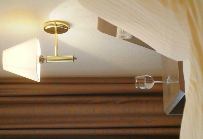 اتاق راحتی, The Wigwam