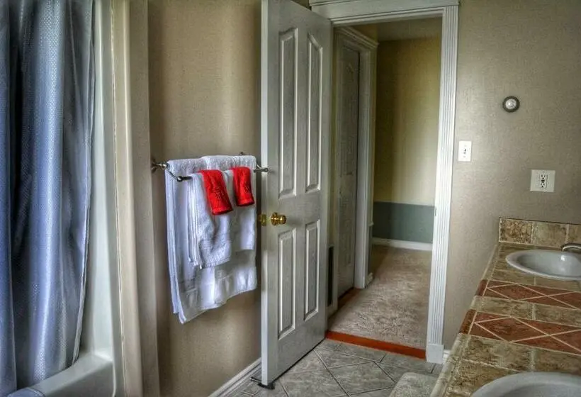 Standard-huone Jaettu Kylpyhuone, Sunny Shuswap B&b