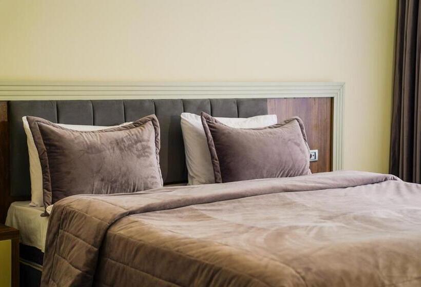 اتاق استاندارد سه نفره, Zengezur Harmony Wellness Resort