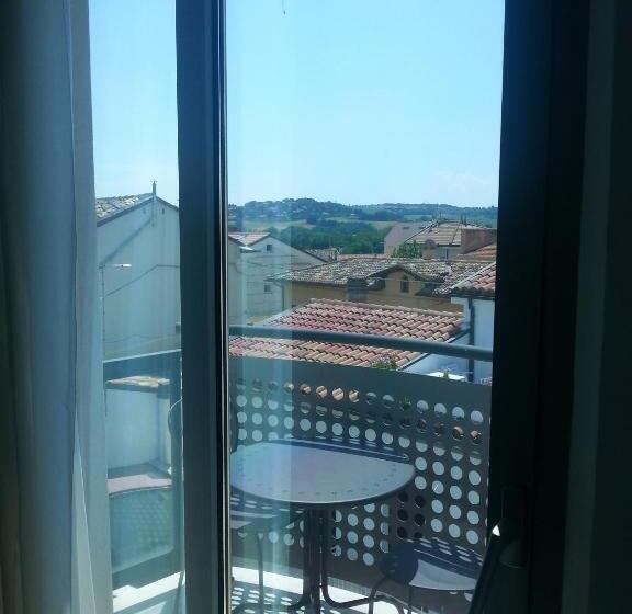 バルコニー付きスタンダードルーム, Eden Gigli