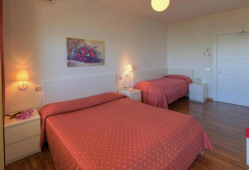 スタンダードトリプルルーム, Eden Gigli