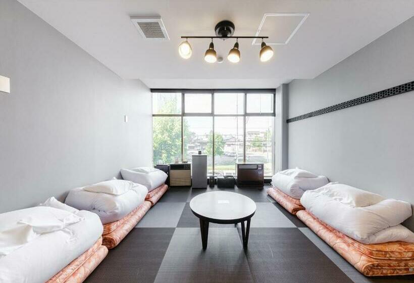 חדר סטנדרטי לארבעה עם חדר אמבטיה משותף, Tabist The Green Asahikawa