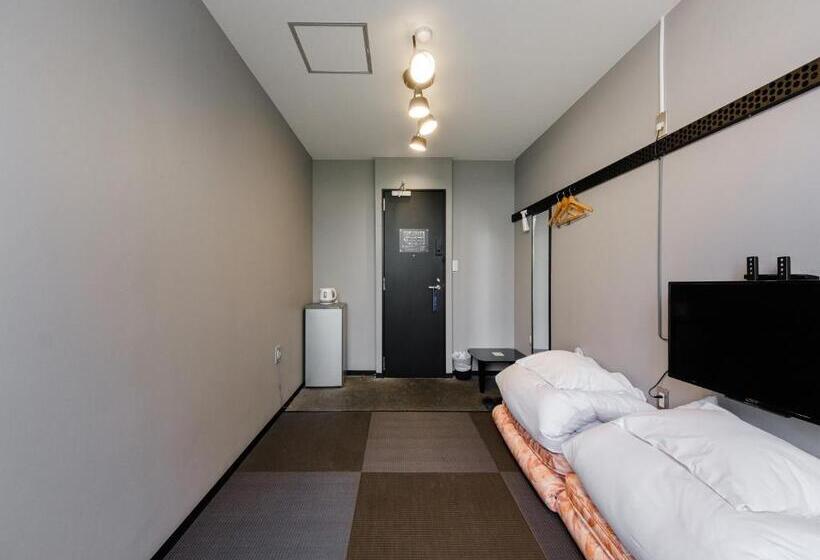 חדר סטנדרט לשלושה עם חדר אמבטיה משוף, Tabist The Green Asahikawa