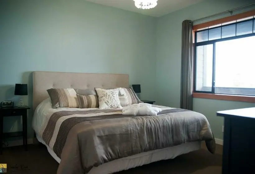 キングサイズベッドのスイートルーム, Beyond Bliss Hotel Suites