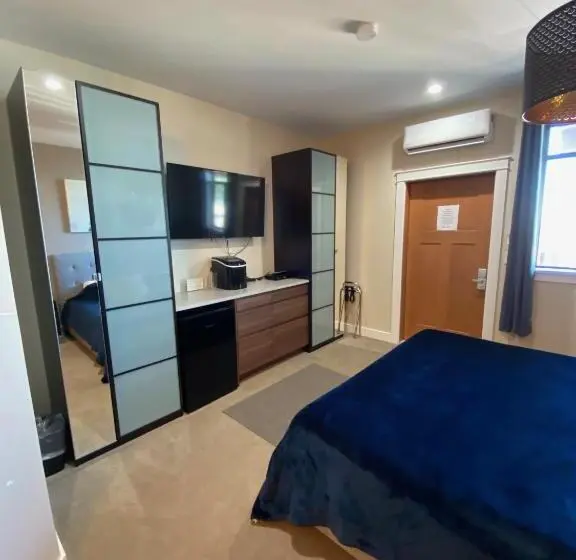 オーシャンビュースタンダードルームバルコニー付き, Beyond Bliss Hotel Suites