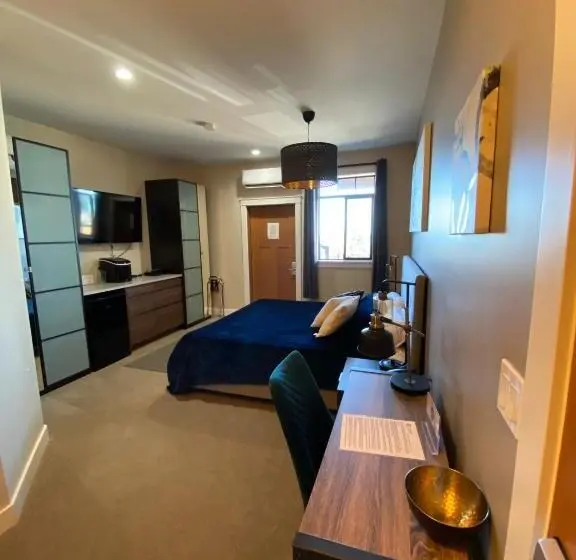 オーシャンビュースタンダードルームバルコニー付き, Beyond Bliss Hotel Suites