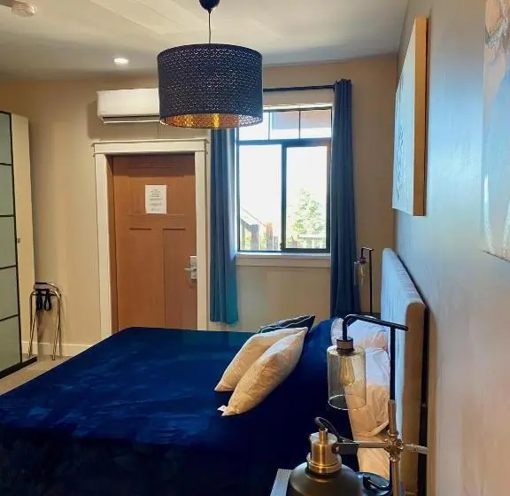 オーシャンビュースタンダードルームバルコニー付き, Beyond Bliss Hotel Suites