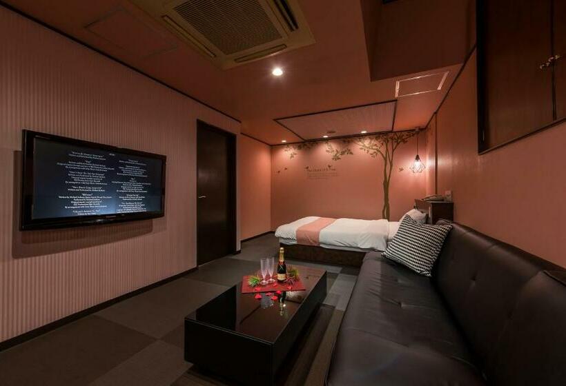 اتاق استاندارد سه نفره, Noanoa