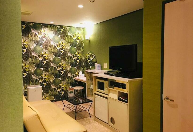 اتاق استاندارد سه نفره, Noanoa