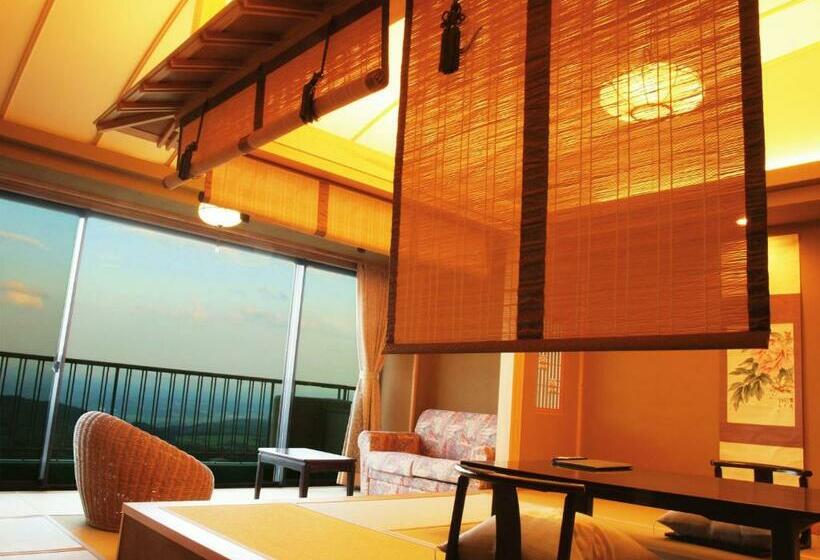 غرفة قياسية مطلة على الجبل, Kounkaku