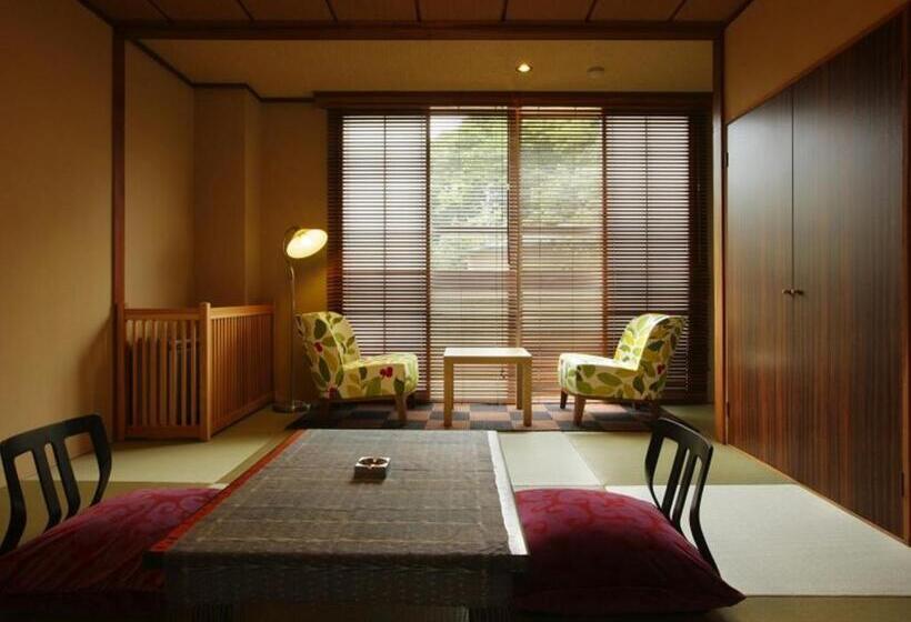 标准四人间共用浴室, Yamayuri No Yado