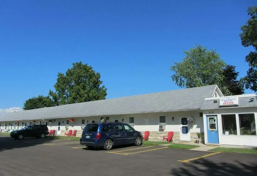Perhehuone, The Maplewood Motel