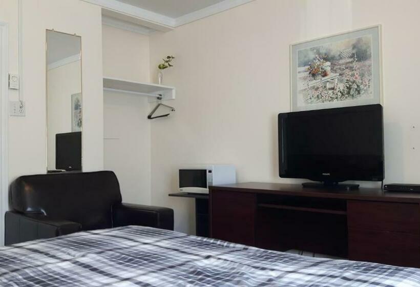 スタンダードルーム, The Maplewood Motel