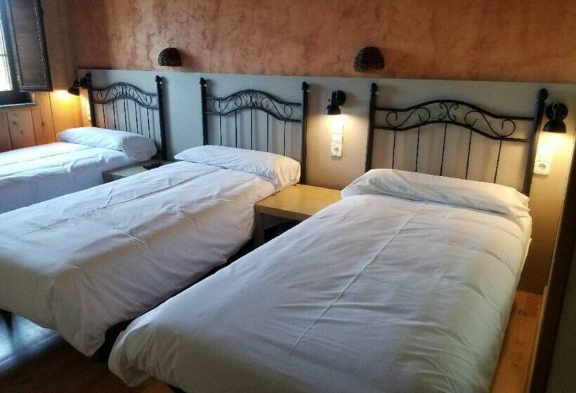 غرفة قياسية ثلاثية, A Reboleira   Casa Nuñez