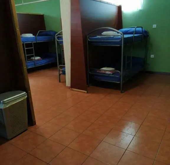 Geteiltes Mehrbettzimmer, Albergue O Bordón