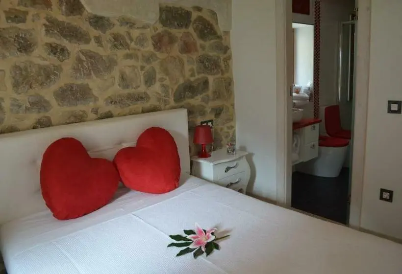 Talo 3 Makuuhuonetta, Casa Maru