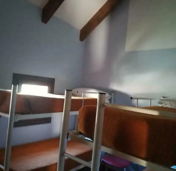 Vuode Makuusalissa, Albergue Albarracín