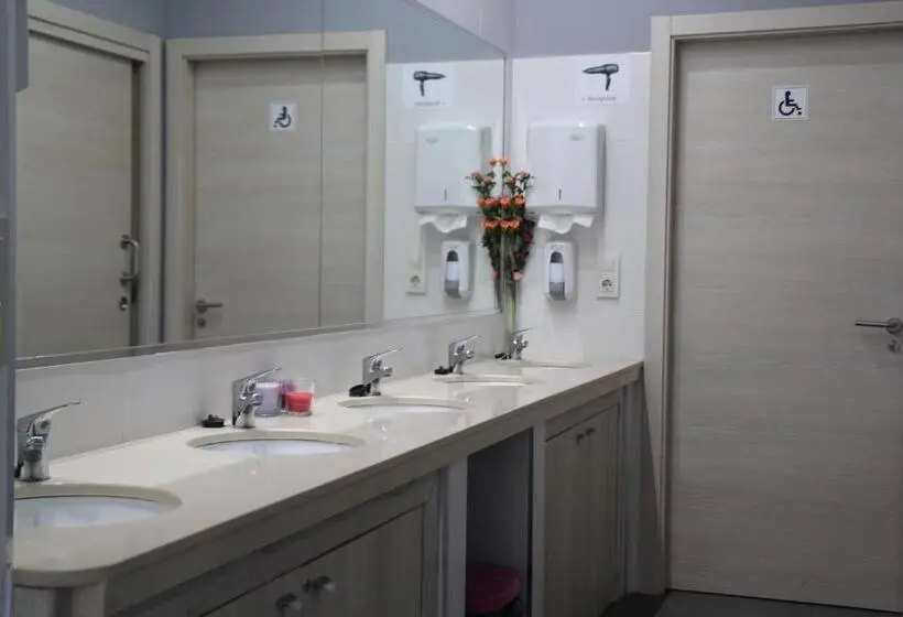 تختخواب در اتاق مشترک, Albergue Alfonso Ii