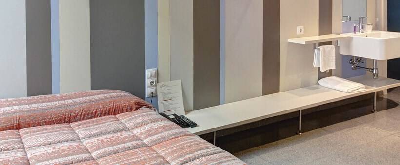 غرفة قياسية, Hostal La Creu