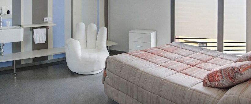 غرفة قياسية, Hostal La Creu