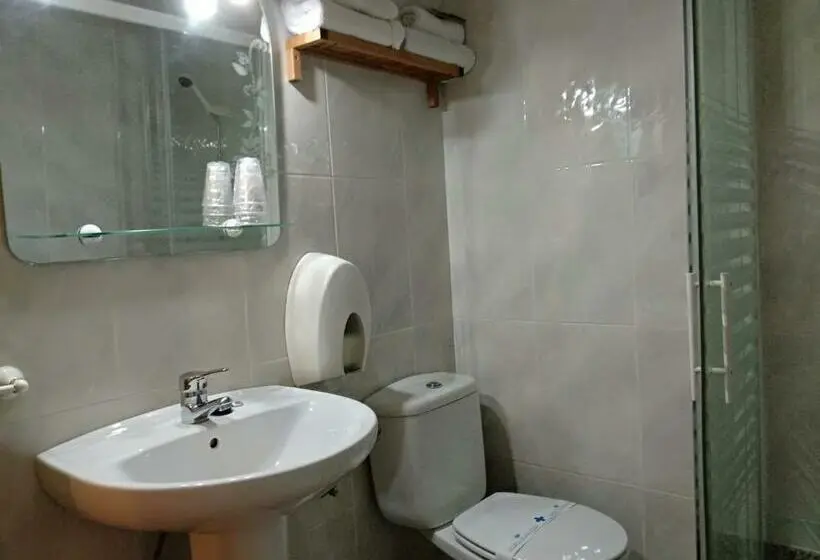 Standard Kolmen Hengen Huone, Hostal Almenara