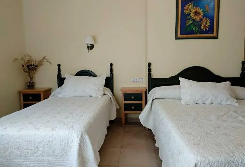 Standard Kolmen Hengen Huone, Hostal Almenara